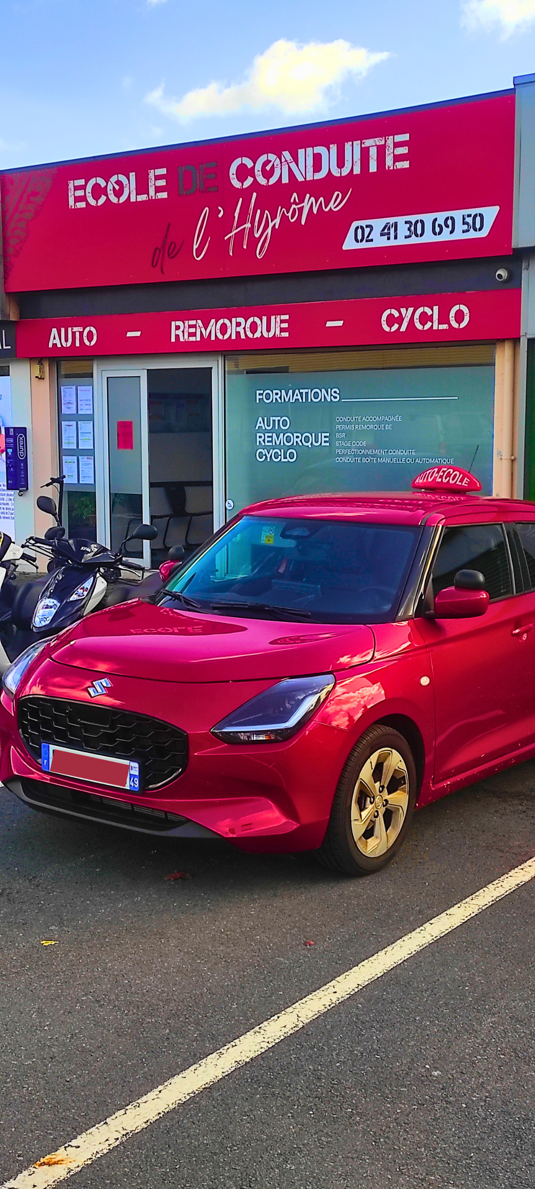 Voiture rouge - Ecole de conduite de l'Hyrôme