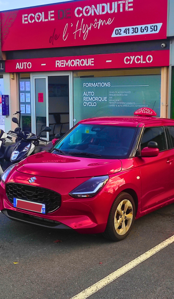 Voiture rouge - Ecole de conduite de l'Hyrôme